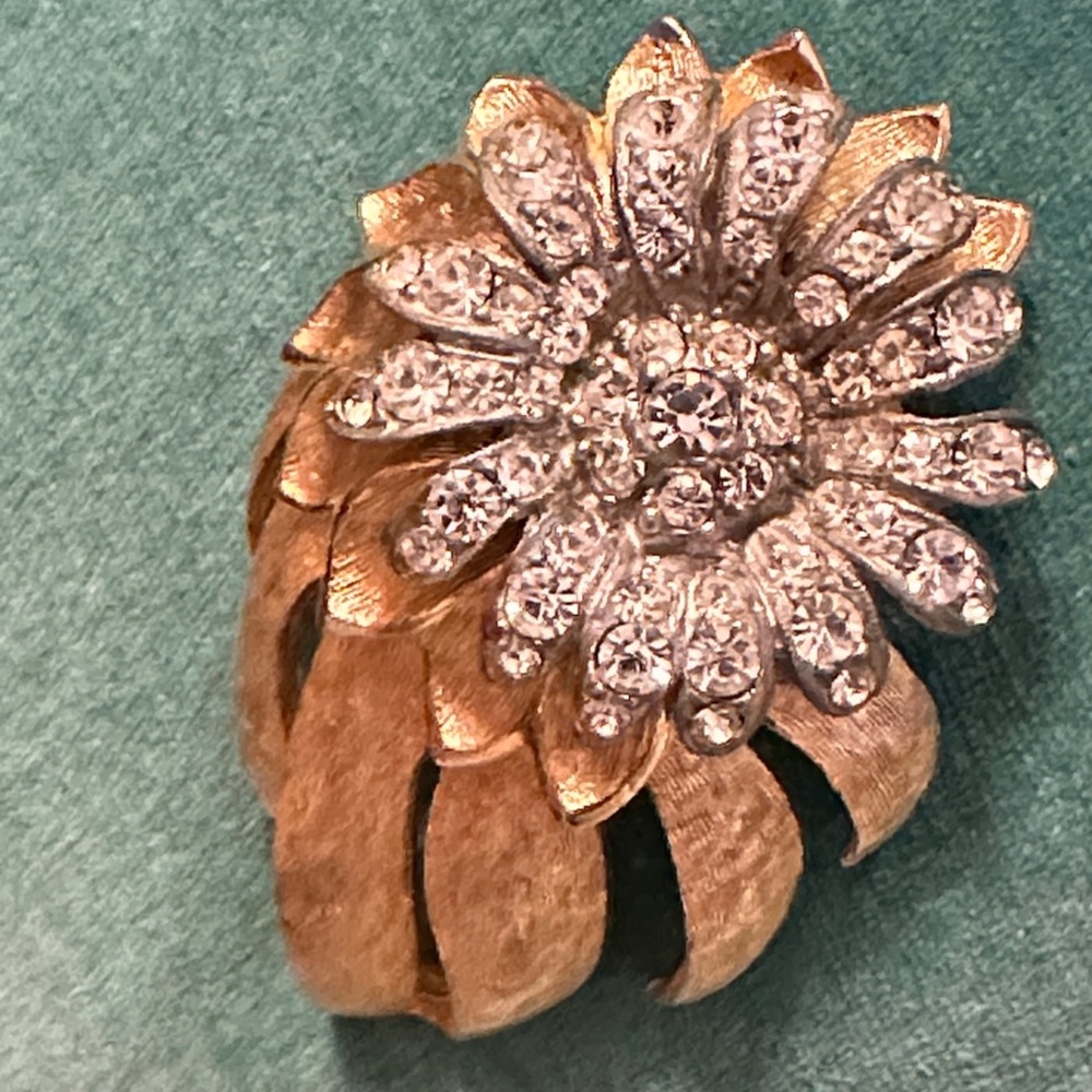 Vintage 3 layer rhinestone brooch composed of textured gold metal/pot metal